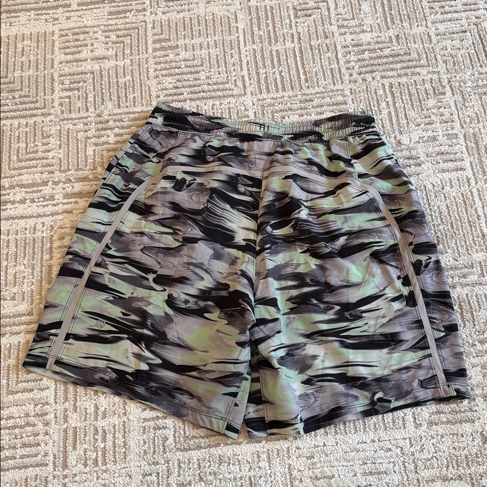 Lululemon Mens Pace Breaker Linerless Athletic Shorts 7” Paint Glide Green Black - Picture 4 of 9